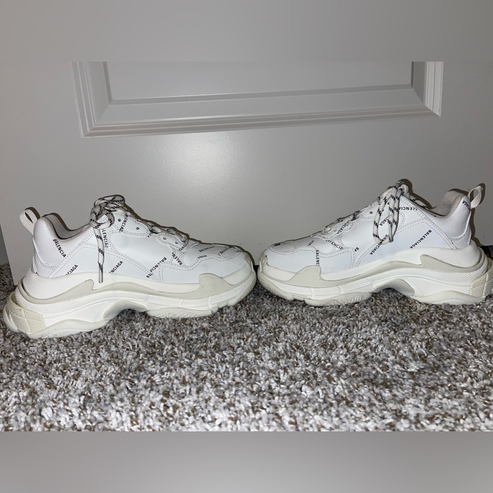 BALENCIAGA TRIPLE S ALL OVER LOGO- WHITE SNEAKER WOMENS 8